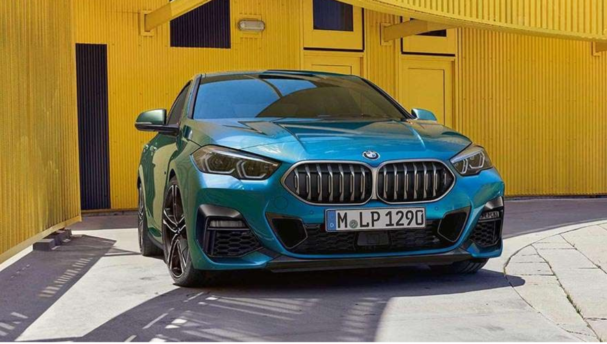 BMW 2 सीरीज ग्रैन कूप: एक 4 दरवाजों वाला कार है जो कि देखने बहुत ही शानदार है जो 218 एम स्पोर्ट और 218 एम स्पोर्ट प्रो वैरिएंट में उपलब्ध है इसकी स्पीड की बात करे तो बहुत ही तगड़ा फिरचर्स के साथ मार्केट में आ रहा है जिसकी अधिकतम गति 230 किमी/घंटा है जो बहुत ही महंगे महंगे करो में भी नहीं देखने को मिलता है ,और ये 16.35 किमी/लीटर से माइलेज प्रदान करती है और भी बहुत कुछ इसमें फीचर्स है चलिए एक एक लाइन से समझते है